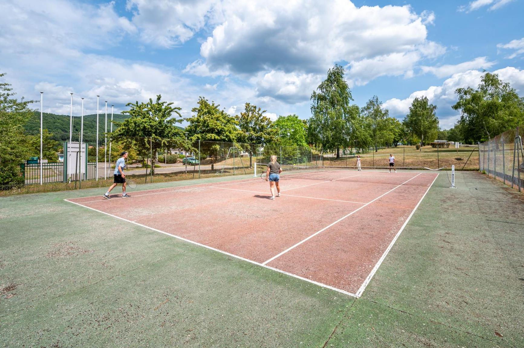 Camping Les Vosges Du Nord Oberbronn Exterior foto