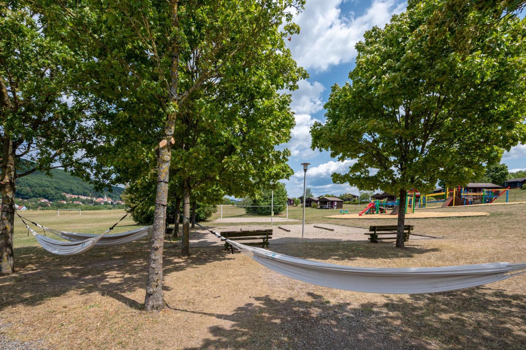 Camping Les Vosges Du Nord Oberbronn Exterior foto